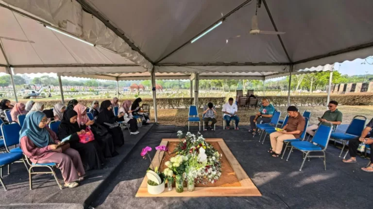 Pusara Tun Dr Siti Hasmah Kini Dibuka, Peluang Istimewa Orang Ramai Menziarah! 3 Pusara Tun Dr Siti Hasmah Kini Dibuka