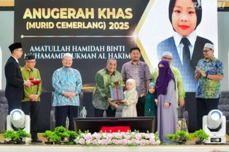 Pernah Bergelar Juara Dunia Pidato, Amatullah Hamidah Tambah Koleksi Kejayaan! 5 Pernah Bergelar Juara Dunia Pidato, Amatullah Hamidah Tambah Koleksi Kejayaan!