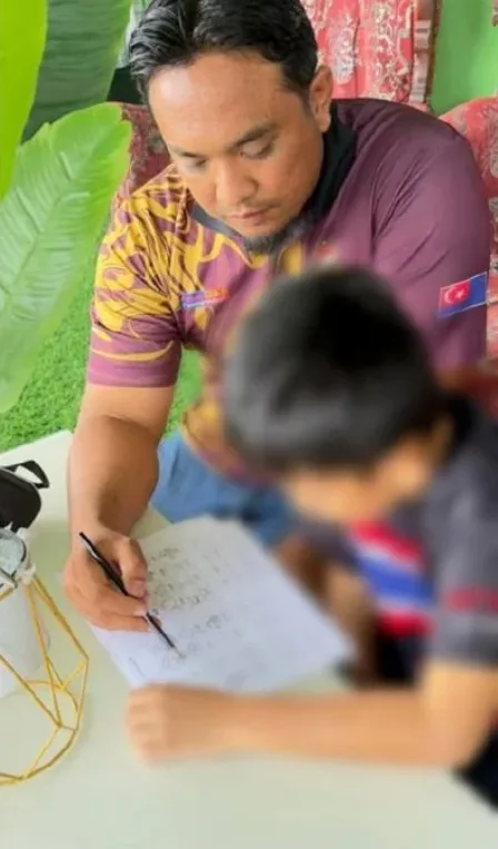 Cikgu Alif Sanggup Pergi Rumah Ke Rumah, Usaha Demi Anak Murid Belajar Ketika Jerebu! 3