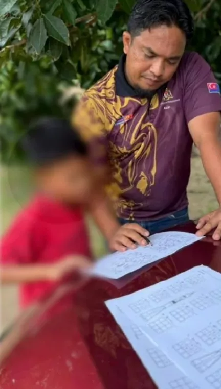 Cikgu Alif Sanggup Pergi Rumah Ke Rumah, Usaha Demi Anak Murid Belajar Ketika Jerebu! 5 Cikgu Alif Sanggup Pergi Rumah Ke Rumah, Usaha Murni Demi Anak Murid Ketika Jerebu!