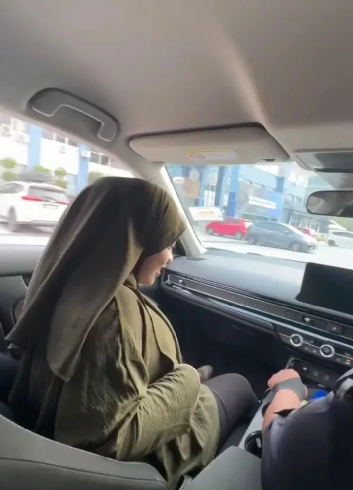 Mengidam Nak Naik Kereta Peronda Polis, Hasrat Ibu Hamil Ditunaikan! Ramai Puji Suami! 3 Mengidam Nak Naik Kereta Peronda Polis, Hasrat Ibu Hamil Ditunaikan! Ramai Puji Suami!