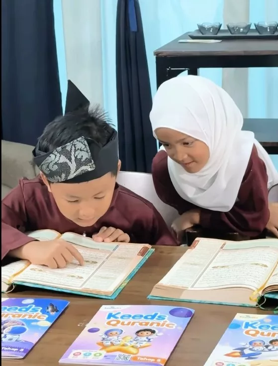 Giliran Eusoff Pula Berjaya Khatam Al-Quran Pada Usia 5 Tahun, Dr Sheikh Muszaphar Luah Rasa Syukur! 4 Giliran Eusoff Pula Berjaya Khatam Al-Quran Pada Usia 5 Tahun, Dr Sheikh Muszaphar Luah Rasa Syukur!