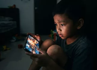 Kanak-Kanak Seawal 12 Tahun Direkrut Pengganas Melalui Roblox, Mak Ayah Wajib Check Telefon Anak!