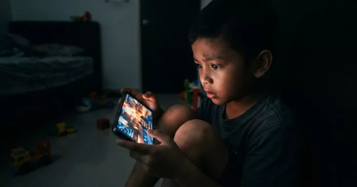 Kanak-Kanak Seawal 12 Tahun Direkrut Pengganas Melalui Roblox, Mak Ayah Wajib Check Telefon Anak!