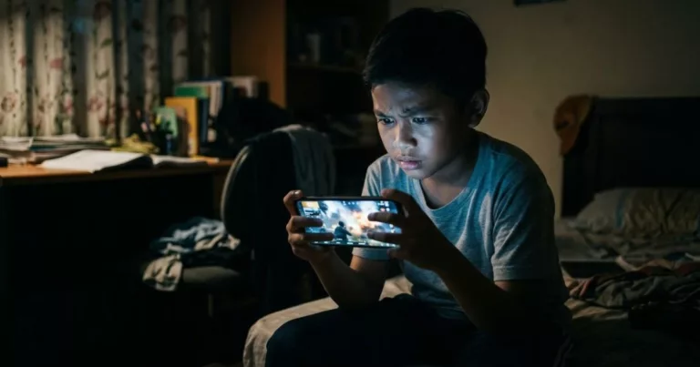 Kanak-Kanak Seawal 12 Tahun Direkrut Pengganas Melalui Roblox, Mak Ayah Wajib Check Telefon Anak!