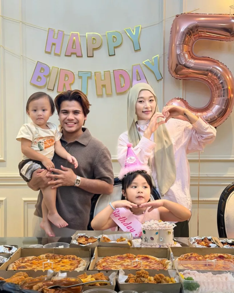 Sambutan Hari Lahir Ke-5 Rina Dipuji Ramai, Ryzal Ibrahim Pilih Cara Sederhana Tanpa Tiup Lilin! 3 Sambutan Hari Lahir Ke-5 Rina Dipuji Ramai, Ryzal Ibrahim Pilih Cara Sederhana Tanpa Tiup Lilin!Lilin!