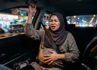 Tak Sempat Sampai Hospital, Ibu Hamil Kena Tahu Risiko Bersalin Terlalu Cepat!