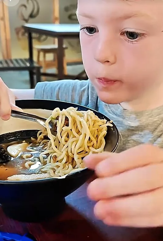 Kanak-Kanak Ireland ‘Ketagih’ Makanan Malaysia, Ibu Kena Bawa Bercuti Ke Asia Tenggara Setiap Tahun! 5 Kanak-Kanak Ireland ‘Ketagih’ Makanan Malaysia, Ibu Kena Bawa Bercuti Ke Asia Tenggara Setiap Tahun!