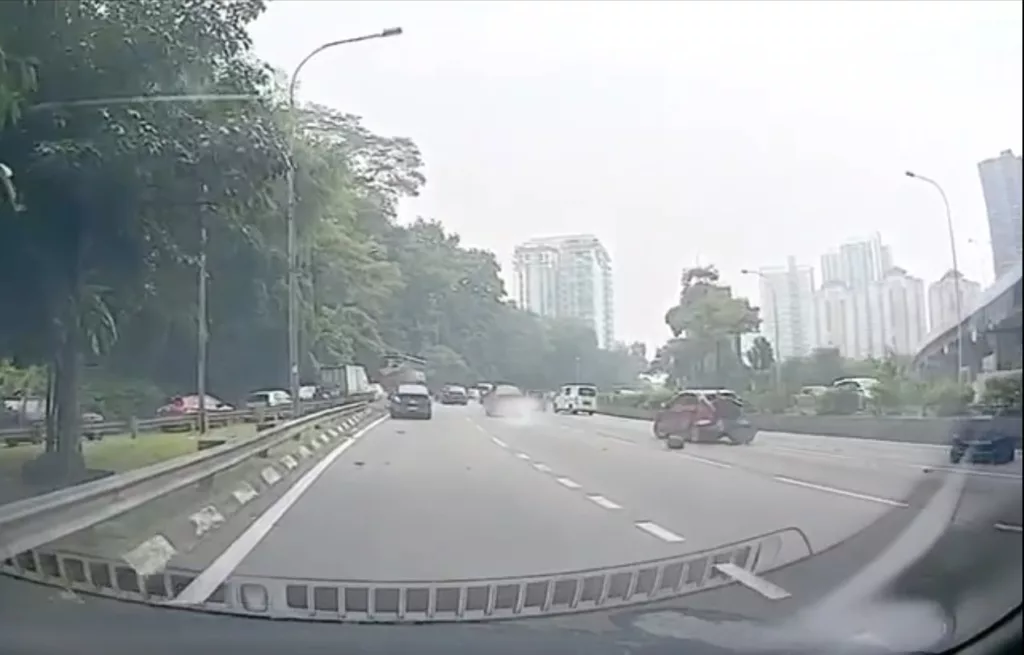 “Bangunlah Asiah…” Ayah Tak Putus Panggil Nama Anak, Detik Cemas Selepas Kemalangan Undang Sebak 5 “Bangunlah Asiah…” Ayah Tak Putus Panggil Nama Anak, Detik Cemas Selepas Kemalangan Undang Sebak