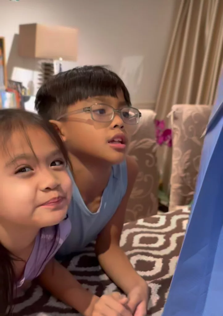 Ayden Bacakan Kad Ucapan PMX, Ara Tersenyum, Bella Astillah Terima Hadiah Kahwin Istimewa 3 Ayden Bacakan Kad Ucapan PMX, Ara Tersenyum, Bella Astillah Terima Hadiah Kahwin Istimewa