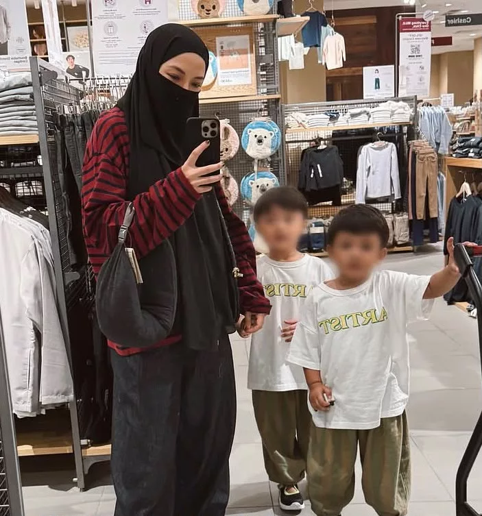 Penyakit Ain: Ramai Ibu Ayah Tak Dedah Wajah Bayi, Ini Sebab Penting Neelofa & Fattah Amin Pernah Buat! 3 Penyakit Ain: Ramai Ibu Ayah Tak Dedah Wajah Bayi, Ini Sebab Penting Neelofa & Fattah Amin Pernah Buat!