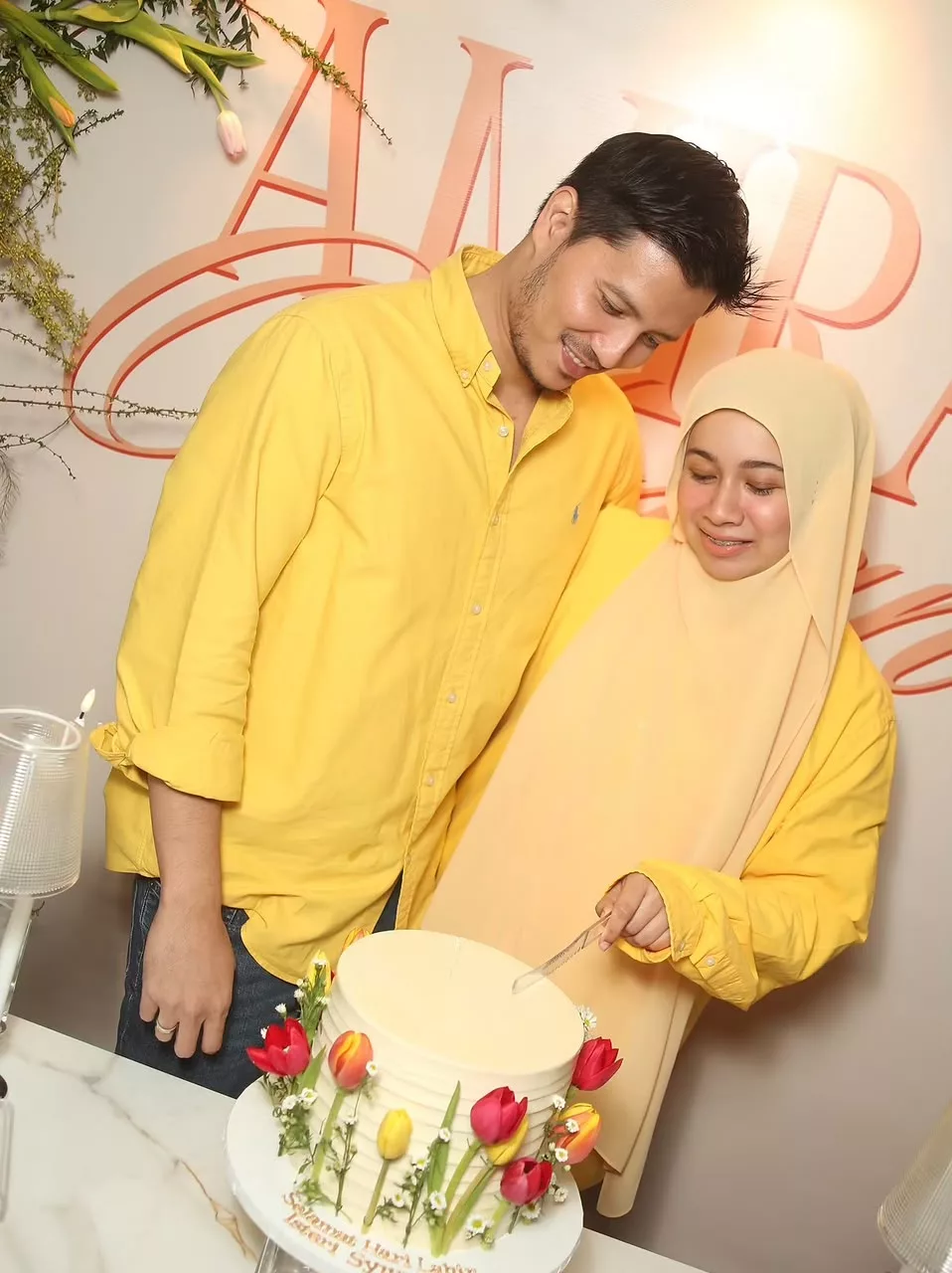 ‘Bersemut’ Baca Pantun Fattah Amin Buat Mama Jarir, Ucapan Hari Lahir Amira Othman Penuh Makna! 3 ‘Bersemut’ Baca Pantun Fattah Amin Buat Mama Jarir, Ucapan Hari Lahir Amira Othman Penuh Makna!